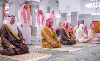 ولي العهد يزور مسجد قباء ويؤدي ركعتي تحية المسجد