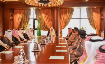 أمير تبوك يرأس اجتماع “الدفاع المدني” ويوجّه بمضاعفة الجهود وتفعيل الخطط