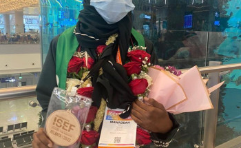 “تعليم مكة” يكرم الطالبة الفائزة بالمركز الثالث في آيسف 2022‬⁩م