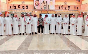 بالصور “السعادات” يُكرم منسوبي مدرسة الإمام جعفر الصادق الثانوية بـ”تعليم الأحساء”