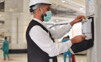 استعدادًا للحج.. صيانة معدات الوقاية البيئية بالمسجد الحرام