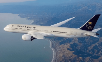الخطوط السعودية توضح تفاصيل انزلاق طائرتها خارج المسار في مطار نينوي أكينو بالفلبين
