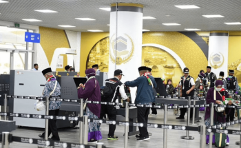 أول رحلة حج تصل للمدينة المنوّرة.. قادمة من إندونيسيا على متنها 358 حاجاً وحاجة