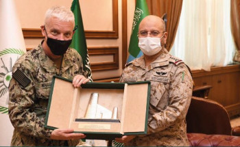 رئيس هيئة الأركان العامة يلتقي نائب قائد القيادة المركزية للقوات البحرية الأمريكية