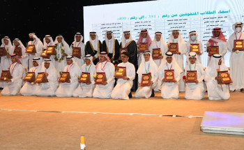 وكيل إمارة منطقة مكة المكرمة يكرم 400 طالباً متفوقاً بتعليم مكة