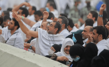 الحُجاج يكملون رمي الجمرات الثلاث لأول أيام التشريق