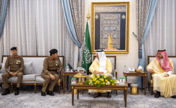 أمير مكة يستقبل عددًا من المسؤولين بمقر الإمارة بمشعر منى