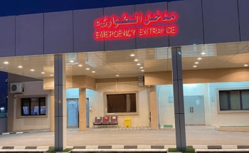 انقلاب حافلة يُصيب 15 شخصاً بينهم طفلان عُمانيان عند كوبري الخرمة