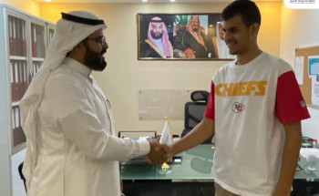 المدير التنفيذي بجمعية بناء يكرم المتطوع أسامة بن معتز كردي نظير جهوده وتطوعه