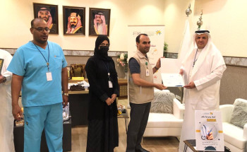 مدير عام فرع وزارة الموارد البشرية والتنمية الاجتماعية بمنطقة المدينة المنورة يدشن حملة التطعيم ضد الإنفلونزا الموسمي