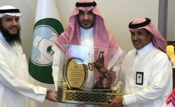 وكيل أمين منطقة الرياض لشؤون بلديات المنطقة يقوم بزيارة لمركز عروى