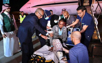 إنفاذًا لتوجيهات خادمِ الحرمين الشريفين.. وصول مصابي الحادث الإرهابي في أحد فنادق مقديشو إلى المملكة لتلقي العلاج