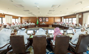 أمير عسير يرأس أعمال الجلسة الأولى لمجلس المنطقة