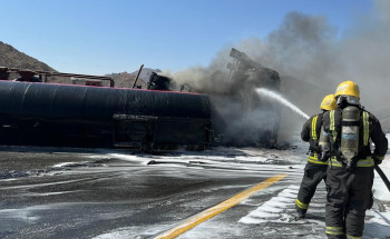 شاهد.. حريق يشب بناقلة بترولية على طريق السيل و”المدني” يخمده