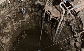 مدني أبها يُنقذ شخصاً عَلِقَ ببئر في مركز مربة