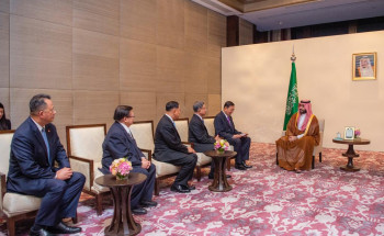 ولي العهد يستقبل في مقر إقامته بالعاصمة التايلندية بانكوك رئيس مجلس الشيوخ التايلندي