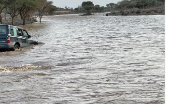 “مدني حائل” ينقذ 4 محتجزين داخل مركبة بوادي الحفنة