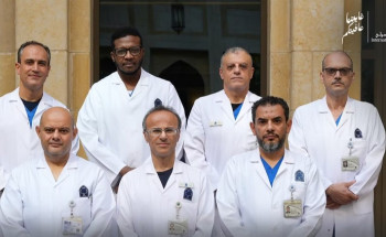 تعافي مصاب بالشلل في جميع أطرافه بعد جراحتين دقيقتين بالمركز الطبي الدولي
