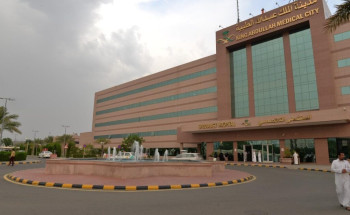 جراحة دقيقة لاستئصال ورم رئوي بتقنية المنظار