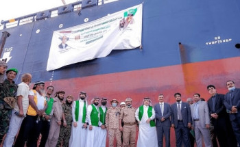 وفق توجيهات “القيادة”.. وصول ثاني دفعات منحة المشتقات النفطية إلى عدن