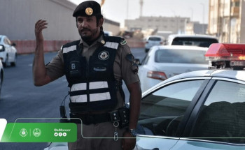 شاهد.. جهود رجال المرور بالطرق المحيطة بالمدارس لضمان انسيابية الحركة