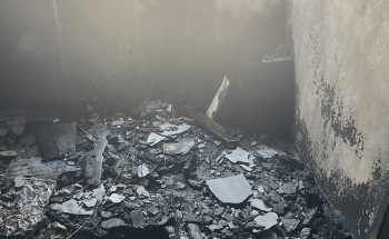 حريق يلتهم منزل مواطن بالأفلاح والمحافظ يتواصل معه هاتفيًا.. و”المدني” يسيطر