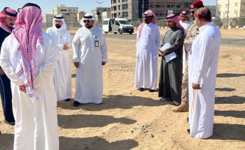 بلدية بيشة تُباشر إنهاء إجراءات إزاحة شبك المطار لتوسعة طريق الملك سعود