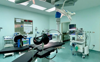 جراحة ناجحة لإصلاح ثقبين في المعدة لمريض