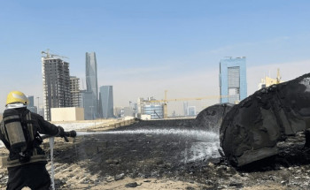“مدني الرياض” يخمد حريقًا في سطح مبنى تجاري.. ولا إصابات