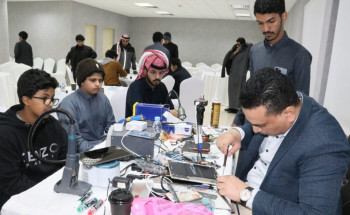 ثلاثون شاب وشابه يشاركون في دورة صيانة الجوالات بغرفة حفرالباطن