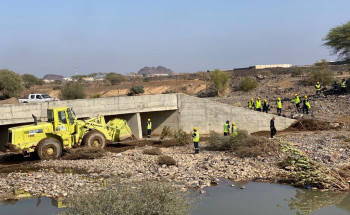 “مدني المدينة” ينتشل شخصاً تُوفي غرقاً في تجمُّع لمياه الأمطار