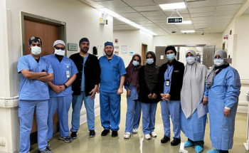 فريق طبي يستأصل ورمًا أنفيًا وعائيًا لثلاثينية حامل في شهرها الثامن بـ”طبية مكة”