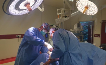 ساعتان لاستخراج مسمار من حنجرة طفل