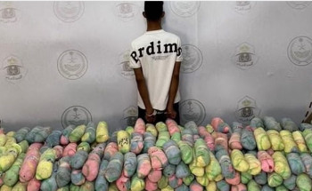 خبّأ 272 كجم قات في مركبة يقودها.. الجاني في قبضة شرطة فيفا