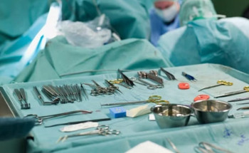 4 ساعات جراحية لتوسيع صمام رضيع في جازان