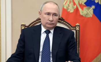 أصبح ممنوعًا من دخول 123 دولة.. كيف يُنَفَّذ قرار “الجنائية الدولية” باعتقال “بوتين”؟