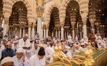أكثر من 200 ألف مصلٍ يؤدون صلاة الجمعة بالمسجد النبوي
