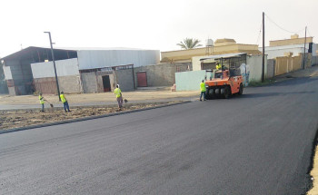 بلدية بيشة تنفذ مشروع صيانة وإعادة تأهيل الطرق