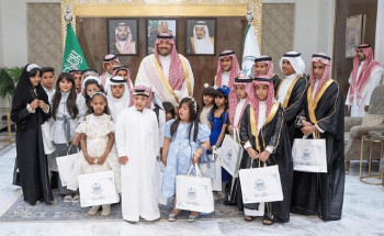 أمير الحدود الشمالية يشارك الأيتام وأبناء شهداء الواجب والأشخاص ذوي الإعاقة فرحة العيد