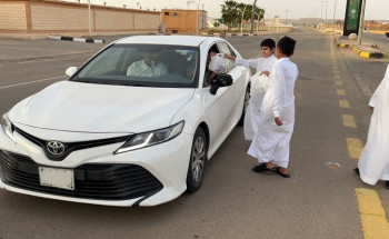 منسوبو متوسطة الرفيعة يوزعون وجبات الإفطار بالتعاون مع “بنات الجوف فيهن خير”