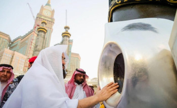 شؤون الحرمين تجري صيانة لكسوة الكعبة المشرفة وتطييبها