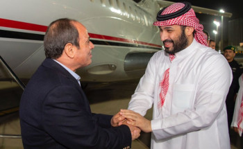 رئيس جمهورية مصر يصل جدة وولي العهد في مقدمة مستقبليه