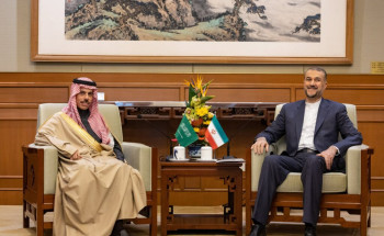 وزير الخارجية يلتقي وزير الخارجية الإيراني