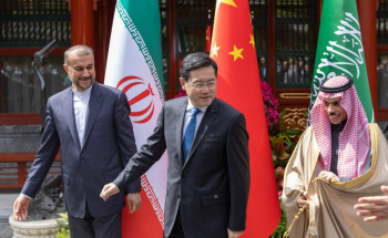 وزير الخارجية الصيني يقيم مأدبة غداء عمل على شرف سمو وزير الخارجية ووزير الخارجية الإيراني