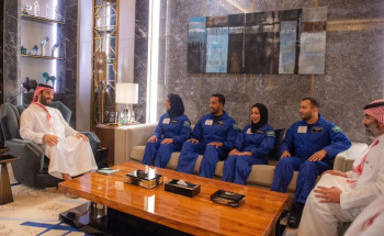 ولي العهد يستقبل رواد الفضاء السعوديين قبل انطلاق رحلتهم إلى الفضاء