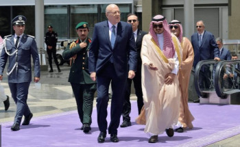 دولة رئيس الوزراء اللبناني يصل جدة للمشاركة في القمة العربية 32