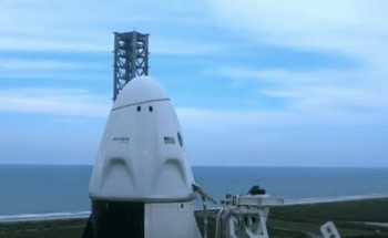 قبل انطلاق رحلتهما.. الجماهير السعودية تتابع بفخر واعتزاز رائدَيْ الفضاء “ريانة” و”علي”