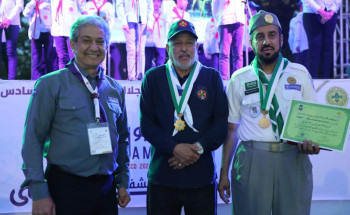 تقليد الدكتور عبدالله بن جحلان قلادة الكشاف العربي