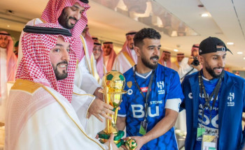 نيابة عن خادم الحرمين الشريفين.. ولي العهد يتوج الهلال بكأس خادم الحرمين الشريفين