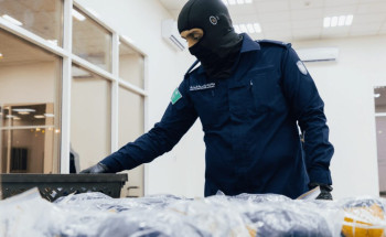 جمرك البطحاء يُحبط محاولة تهريب قرابة 12 كيلوجرامًا من “الشبو”